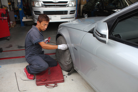 ベンツ　ヘコミ　修理　デントリペア