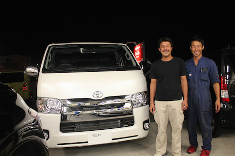 ハイエース　フロントガラス　飛び石　修理　ウインドリペア