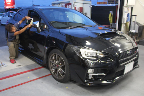 インプレッサ　ドアパンチ　ヘコミ　デントリペア