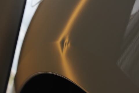 ベンツ E200　ヘコミ　修理　デントリペア