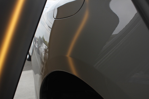 ベンツ E200　ヘコミ　修理　デントリペア