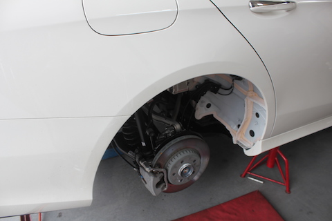 ベンツ E200　ヘコミ　修理　デントリペア