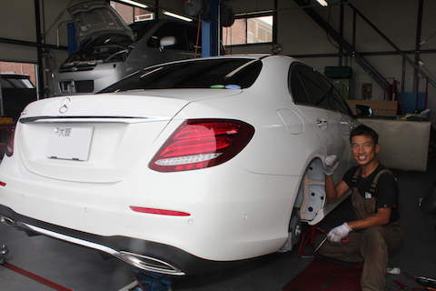 ベンツ E200　ヘコミ　修理　デントリペア