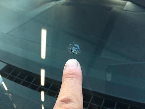 パレット フロントガラス 飛び石 修理 ウインドリペア