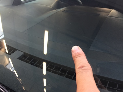 パレット フロントガラス 飛び石 修理 ウインドリペア