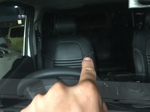 ハイエース　フロントガラス　飛び石　修理　ウインドリペア