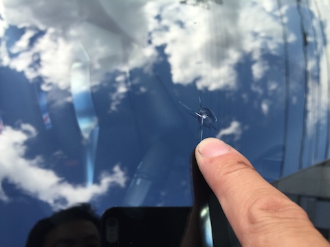 ロードスター　フロントガラス　飛び石　修理　ウインドリペア