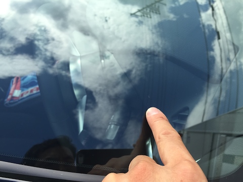 ロードスター　フロントガラス　飛び石　修理　ウインドリペア