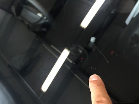 プリウス　フロントガラス　飛び石　修理　ウインドリペア