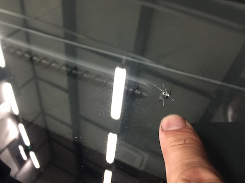 パレット　飛び石　修理　フロントガラス