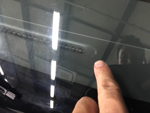 パレット　飛び石　修理　フロントガラス