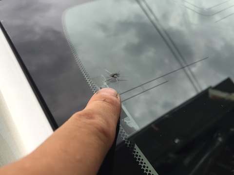 フロントガラス　飛び石　修理　ウインドリペア