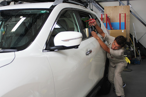 エクストレイル　へこみ　修理　デントリペア