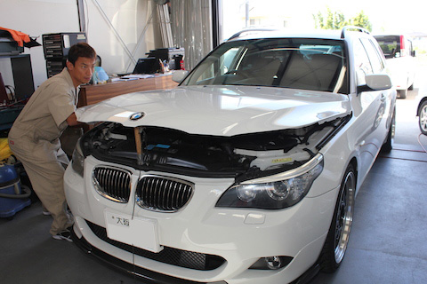 BMW 530i　へこみ　修理　デントリペア