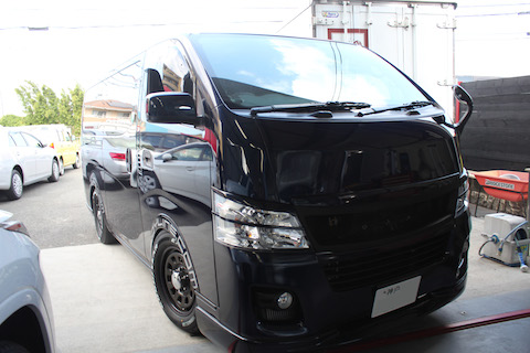 キャラバン　フロントガラス　飛び石　修理　ウインドリペア