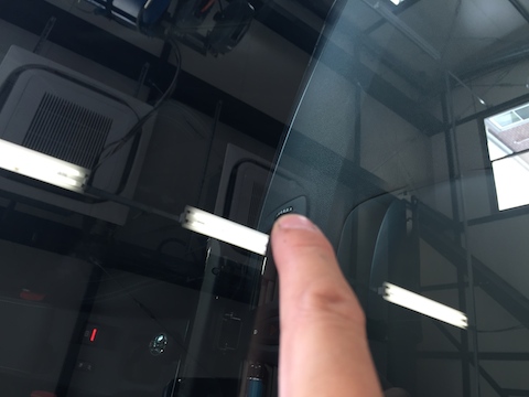 ルノー　メガーヌ　フロントガラス　飛び石　修理　ウインドリペア