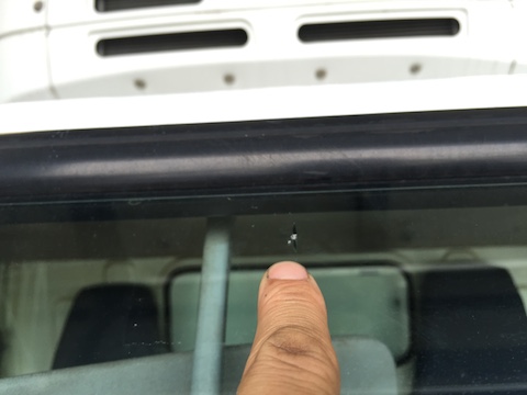 キャンター　フロントガラス　飛び石　修理　ウインドリペア