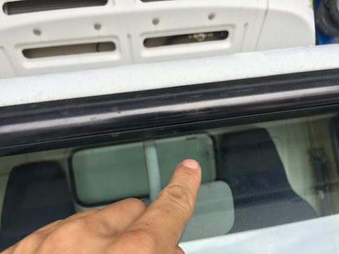 キャンター　フロントガラス　飛び石　修理　ウインドリペア