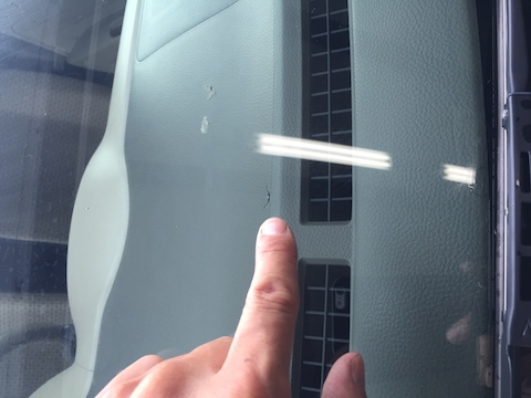 ミラ　フロントガラス　飛び石　修理　ウインドリペア