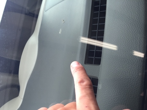 ミラ　フロントガラス　飛び石　修理　ウインドリペア