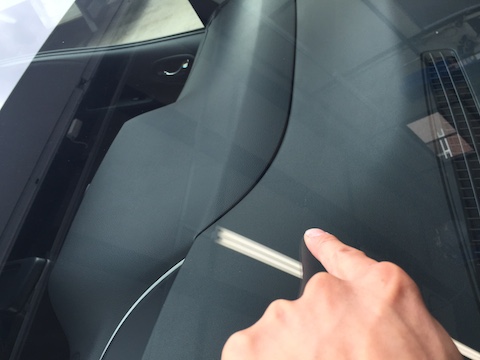 セレナ　フロントガラス　飛び石　修理　ウインドリペア