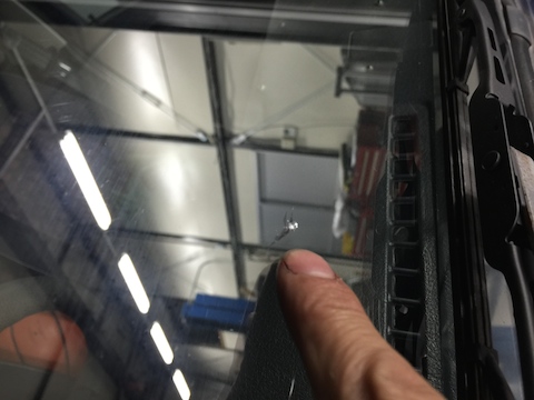 ジムニー　フロントガラス　飛び石　修理　ウインドリペア