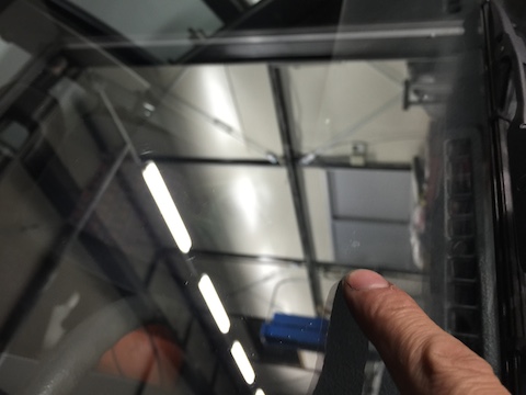 ジムニー　フロントガラス　飛び石　修理　ウインドリペア