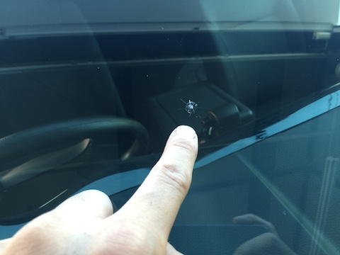 キャラバン　フロントガラス　飛び石　修理　ウインドリペア