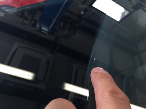 ルノー　飛び石　修理　ウインドリペア