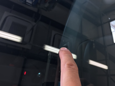 ルノー　飛び石　修理　ウインドリペア