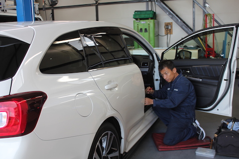 レヴォーグ　へこみ　修理　デントリペア