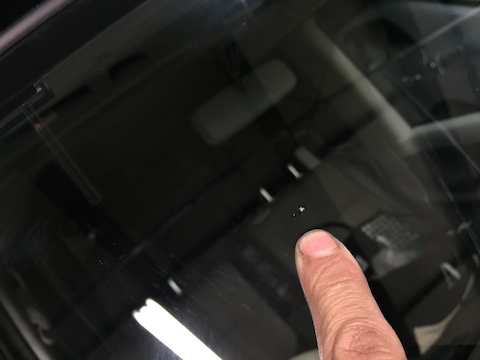 タント　フロントガラス　飛び石　修理