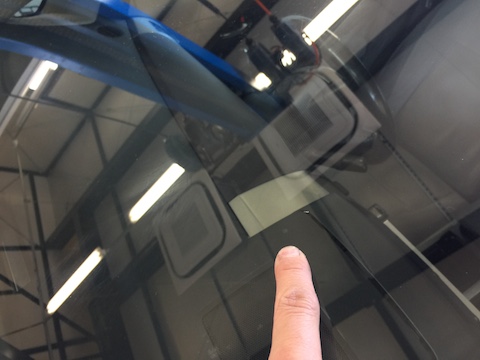 プリウス　フロントガラス　飛び石　修理