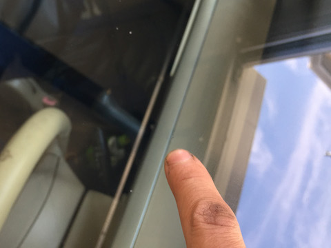 ポルテ　フロントガラス　飛び石　修理　ウインドリペア