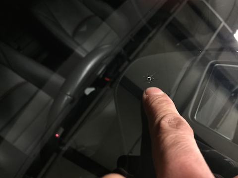 アクセラ　飛び石　修理　ウインドリペア