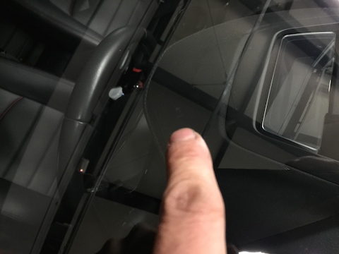 アクセラ　飛び石　修理　ウインドリペア