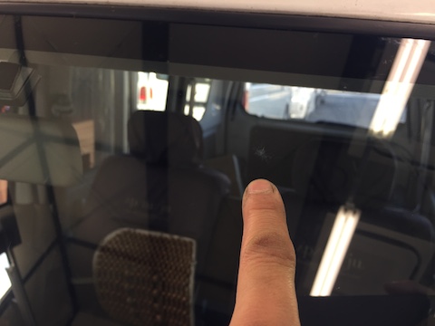 エブリィ　フロントガラス　修理　ウインドリペア