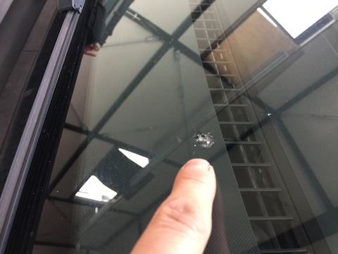 フロントガラス　飛び石　修理　ウインドリペア