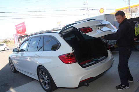 BMW 320i へこみ　修理　デントリペア