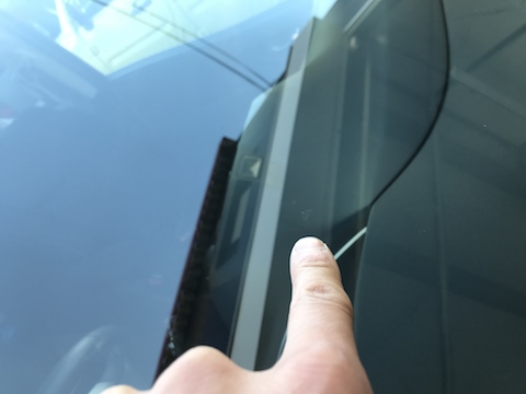 セレナ　飛び石　修理　フロントガラス　ウインドリペア