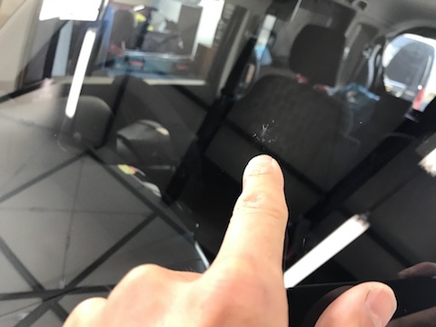 ワゴンR　フロントガラス　飛び石　修理　ウインドリペア