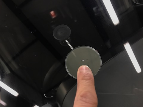 キューブ　フロントガラス　飛び石　修理　ウインドリペア