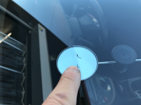 ハイエース　フロントガラス　飛び石　修理　ウインドリペア