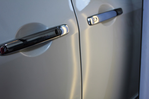 エルグランド　へこみ　修理　デントリペア