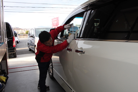 エルグランド　へこみ　修理　デントリペア