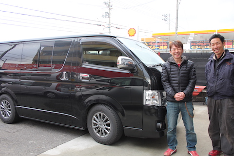 ハイエース　フロントガラス　飛び石　修理　ウインドリペア