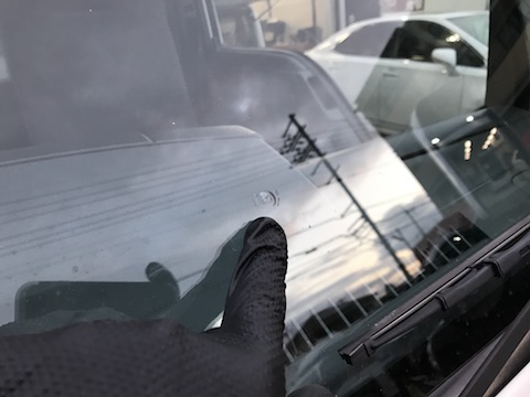 エルフ フロントガラス 飛び石 修理 ウインドリペア