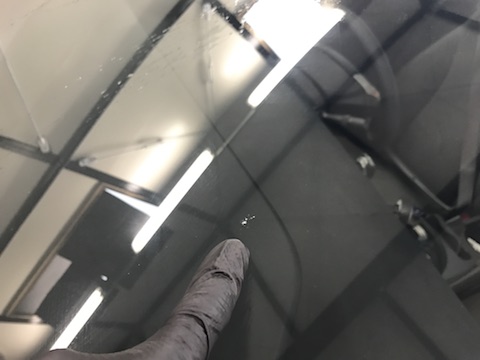 プリウス フロントガラス 飛び石 修理 ウインドリペア