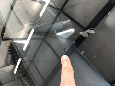 ランドクルーザー　フロントガラス　飛び石　修理　ウインドリペア