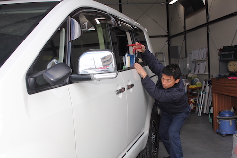 デリカD5 ヘコミ 修理 デントリペア